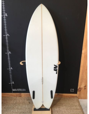 JN surfboard  5’6"