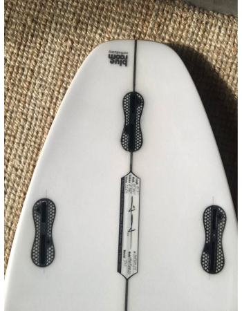 Silver surfboard 5’7"