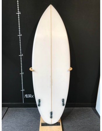 Nobrand 5’6"
