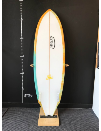 Sel surfboard  5’9"