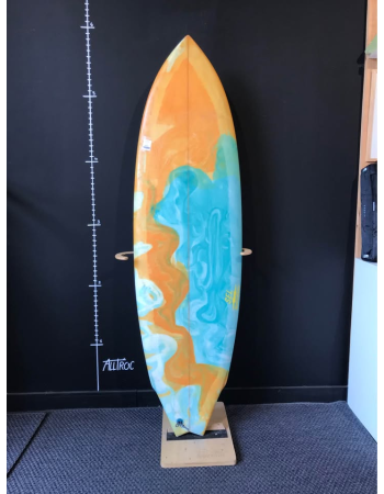 Sel surfboard  5’9"