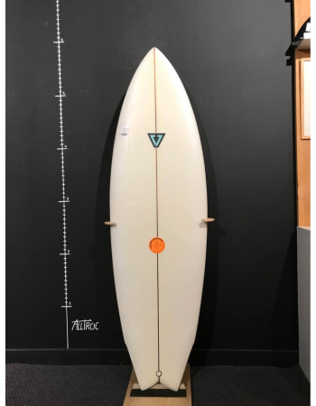 Illusions Surfboard 5’7"