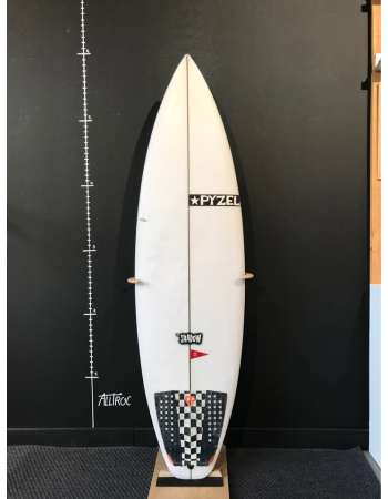 Pyzel Shadow 5’8"