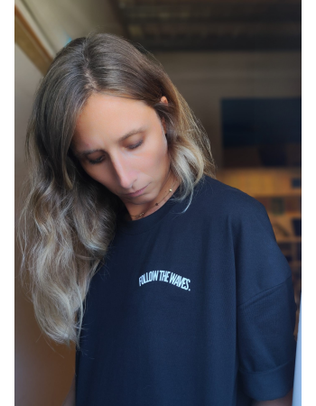 T-shirt FOLLOW THE WAVES Black