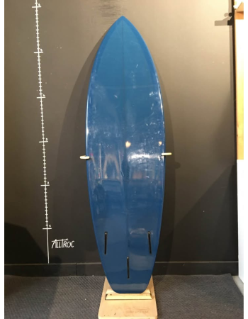 Guy surfboard  5’10"