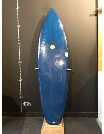 Guy surfboard  5’10"