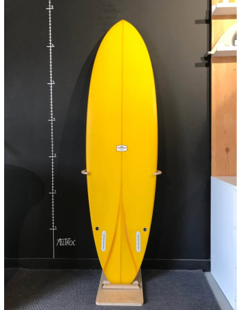 Ocean surfboard  6’8"