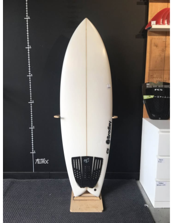 Bradley  Tang  5’10"