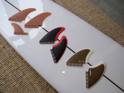 Bien choisir ses dérives de surf : Thruster, Quad, Twin ou Single ?